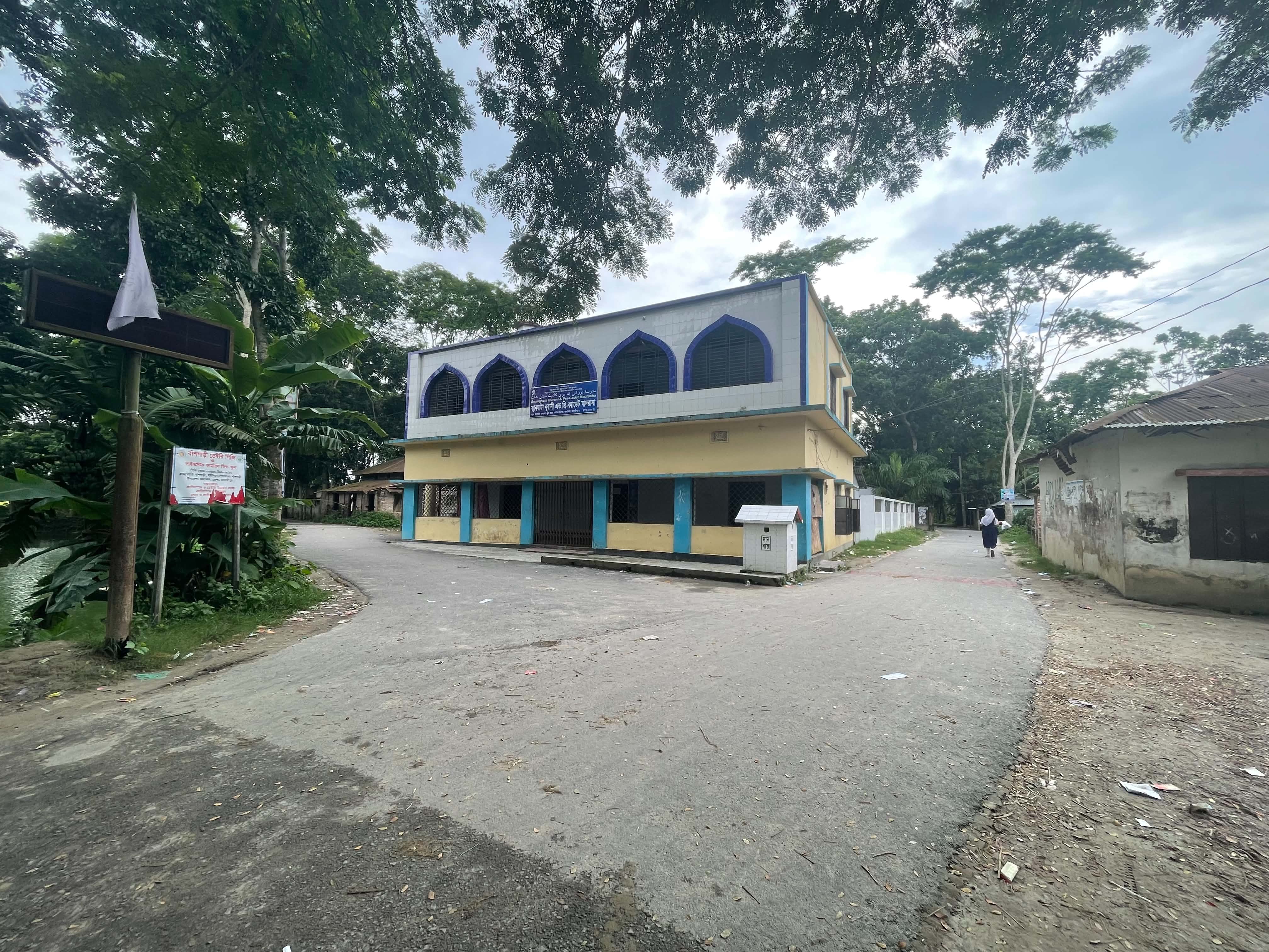স্কুলের মসজিদ